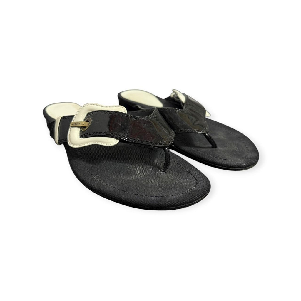 fendi b buckle thong sandals
